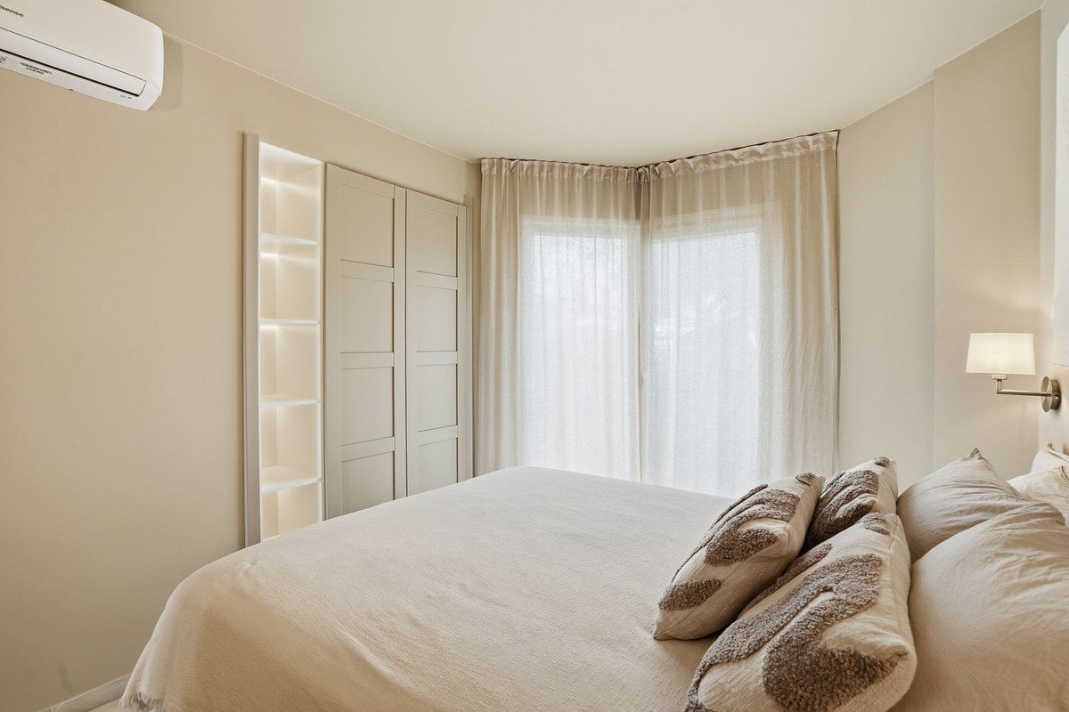 3 Bed Middle Floor Apartment in Calahonda