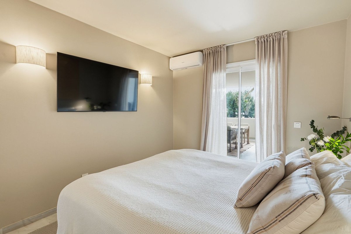 3 Bed Middle Floor Apartment in Calahonda