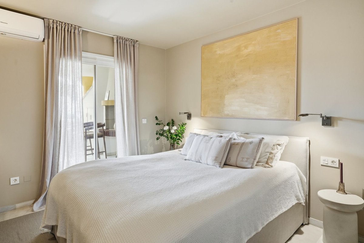 3 Bed Middle Floor Apartment in Calahonda