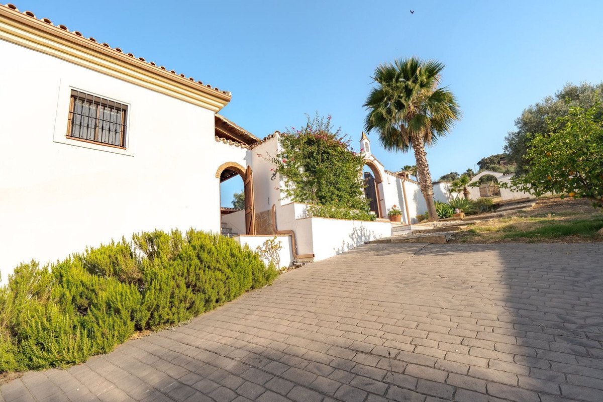 3 Bed Detached Villa in Coín