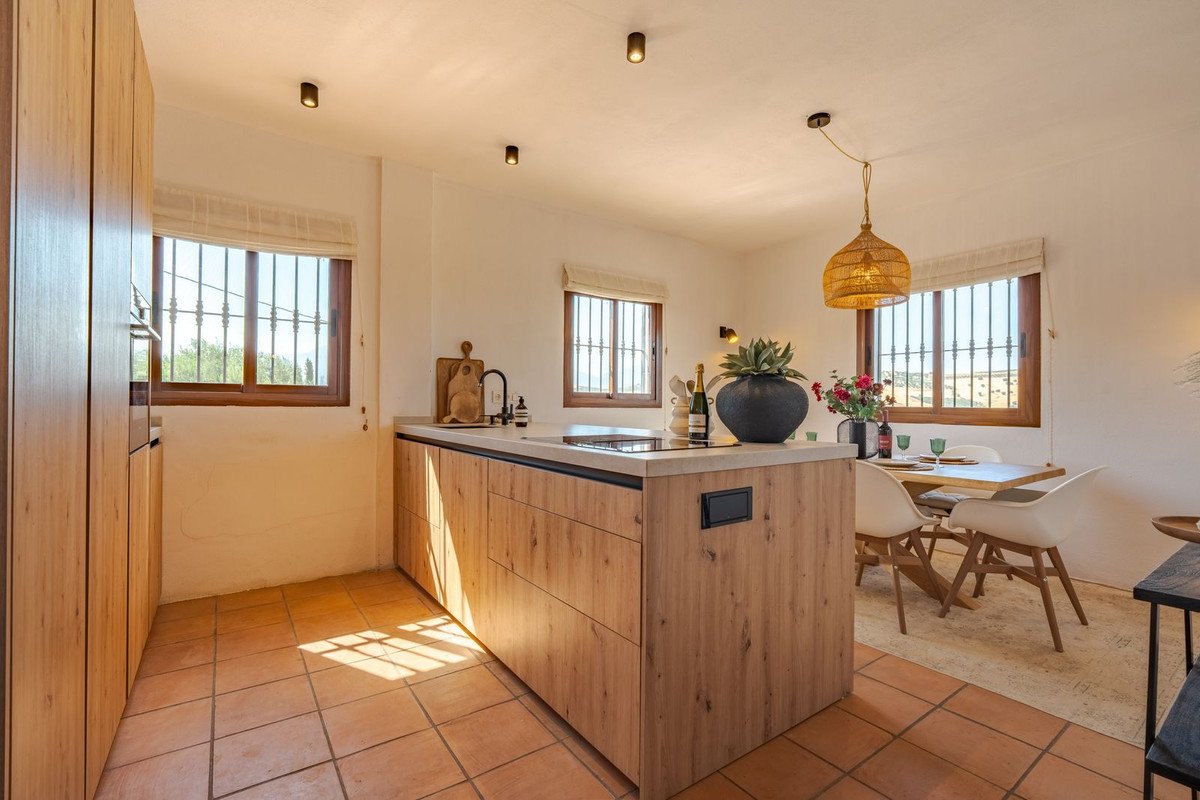 3 Bed Detached Villa in Coín