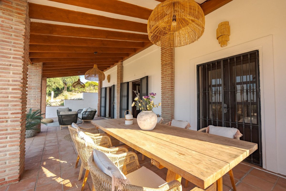 3 Bed Detached Villa in Coín