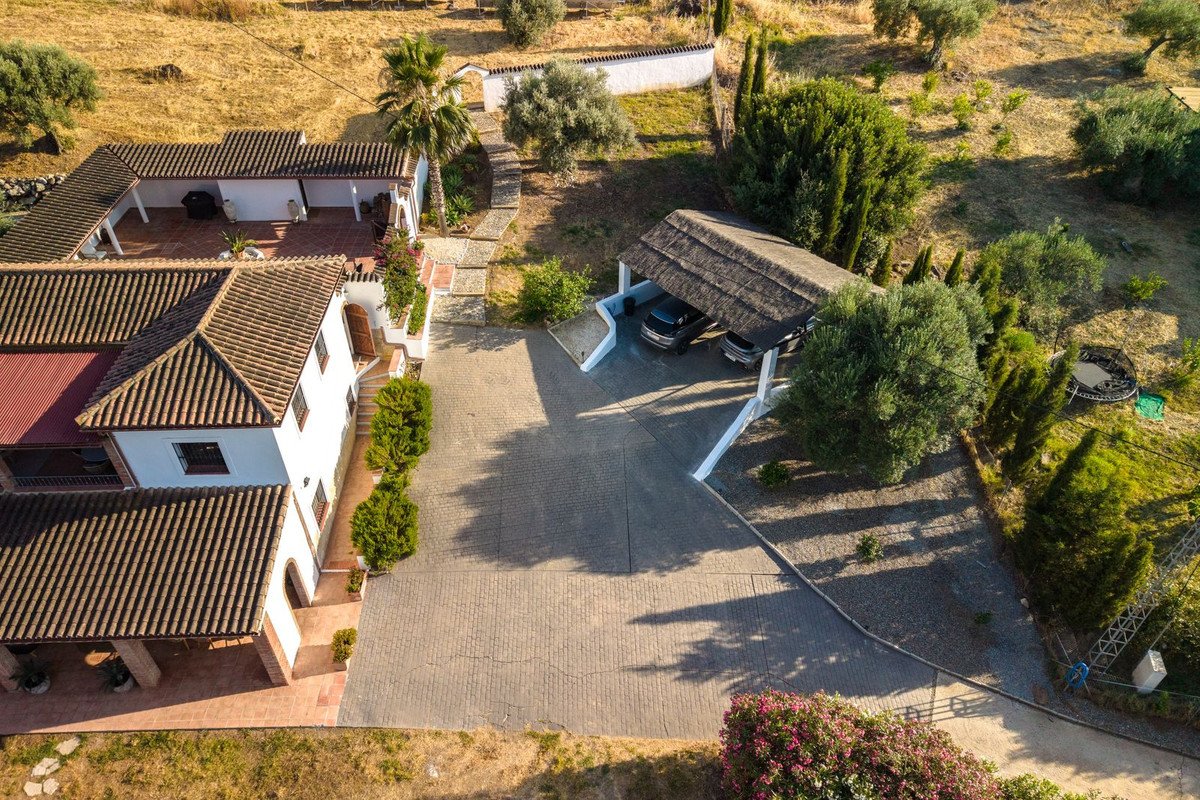3 Bed Detached Villa in Coín