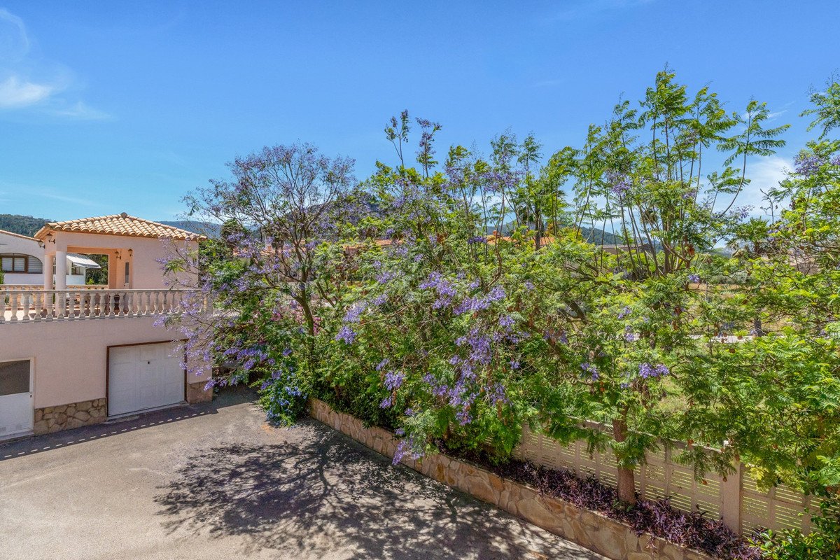 6 Bed Detached Villa in Orba