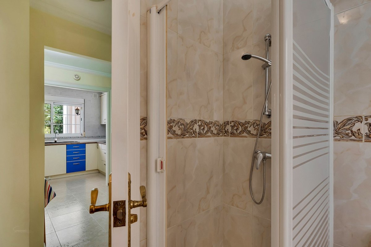 6 Bed Detached Villa in Orba