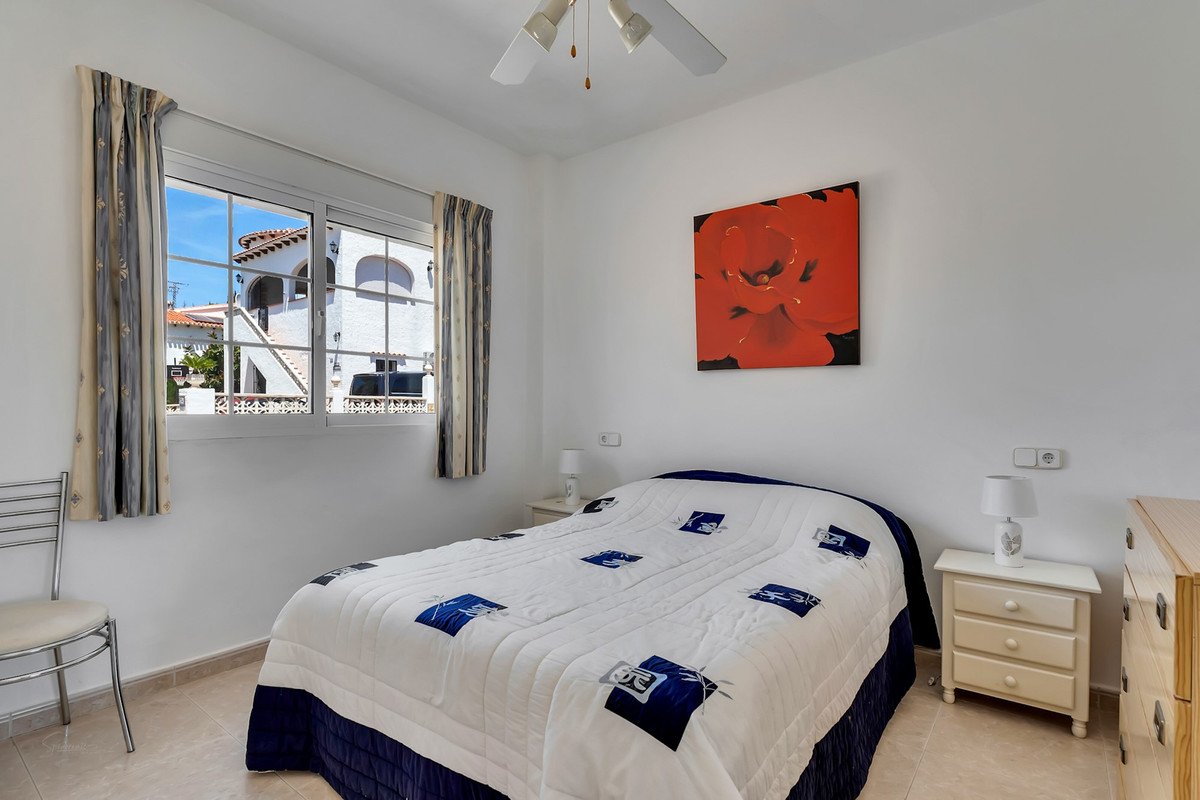 6 Bed Detached Villa in Orba
