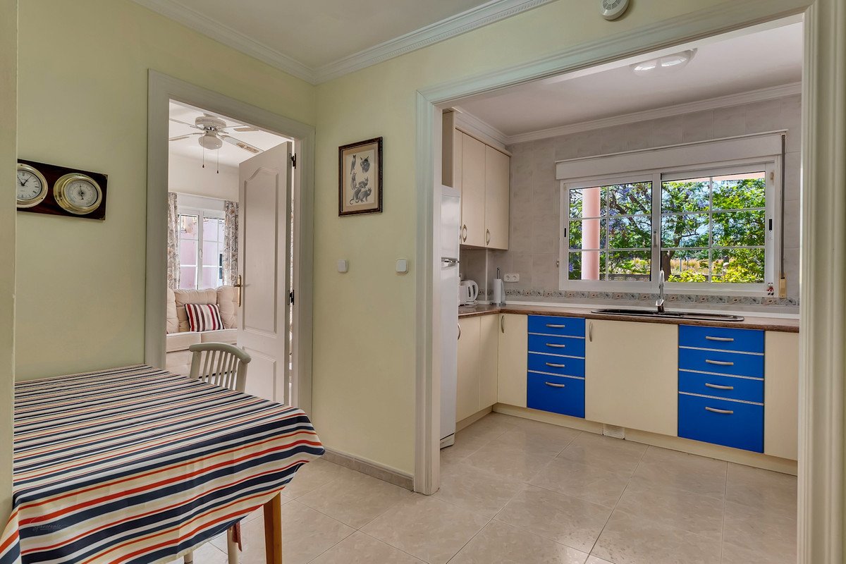 6 Bed Detached Villa in Orba