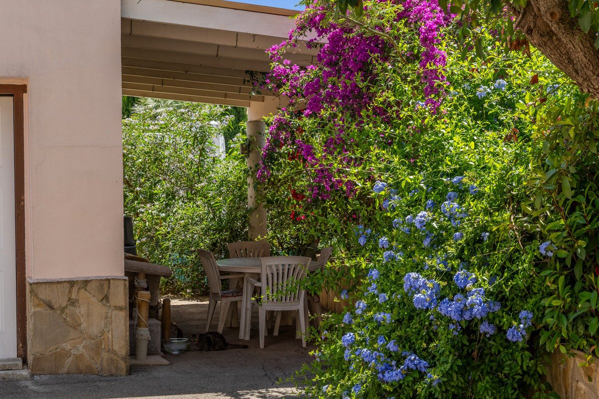 6 Bed Detached Villa in Orba