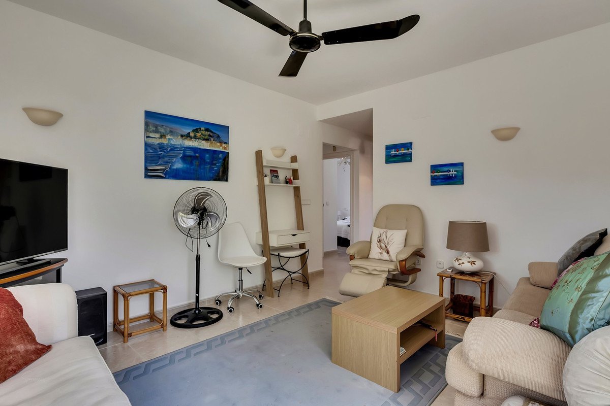 6 Bed Detached Villa in Orba