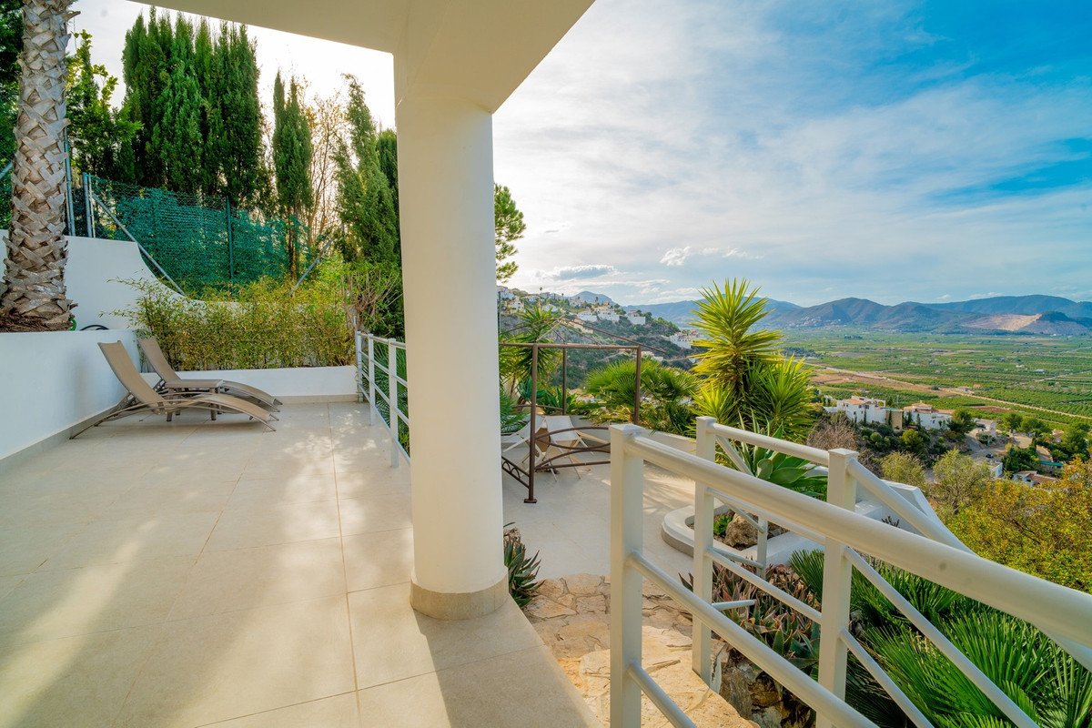 5 Bed Detached Villa in Monte Pego
