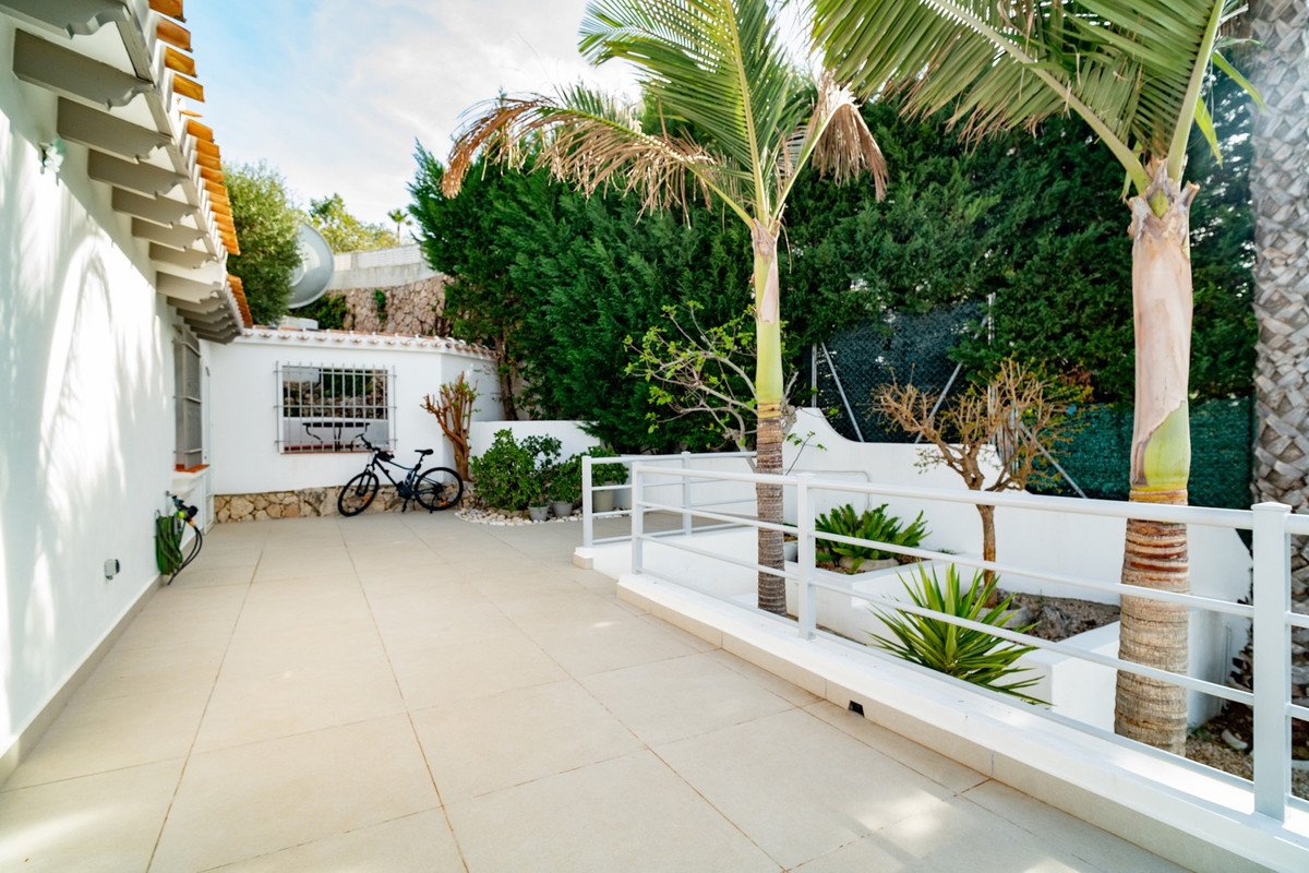 5 Bed Detached Villa in Monte Pego