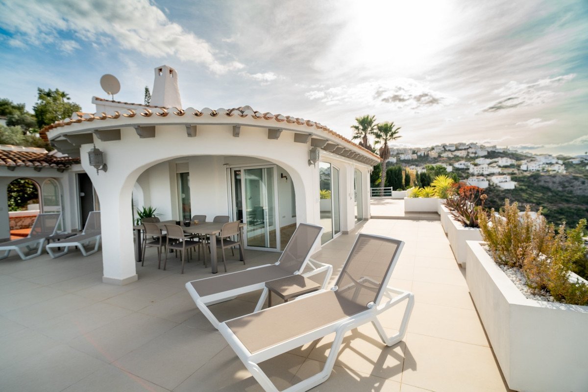 5 Bed Detached Villa in Monte Pego