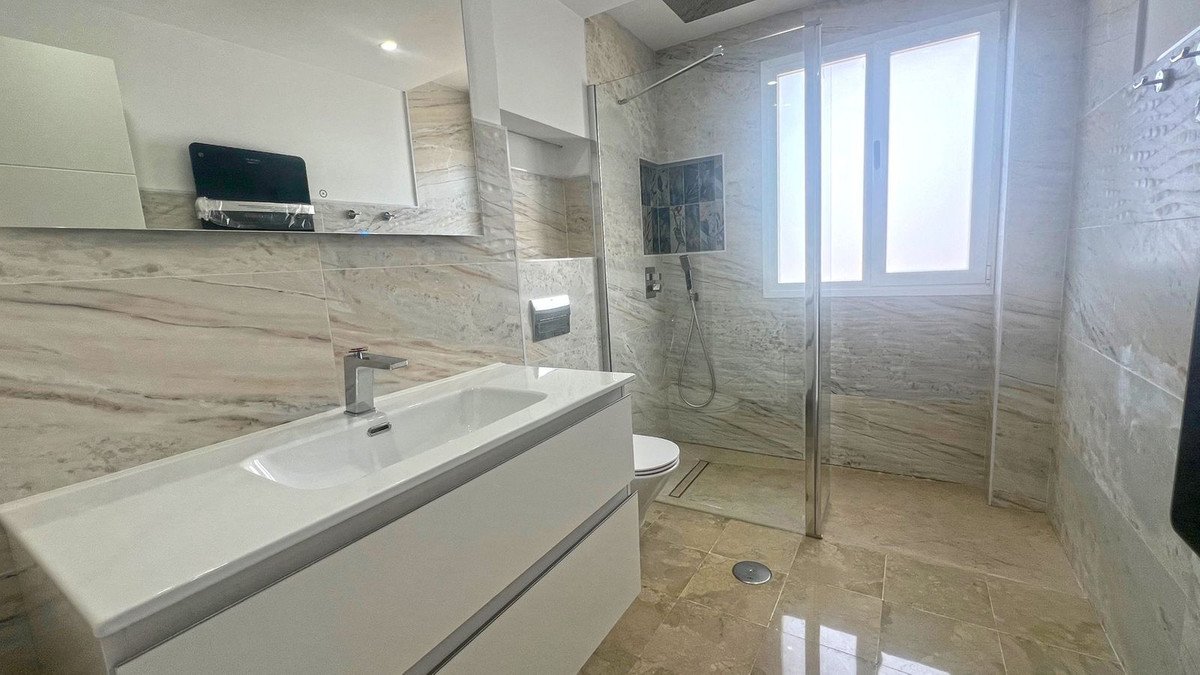 3 Bed Middle Floor Apartment in Marbella