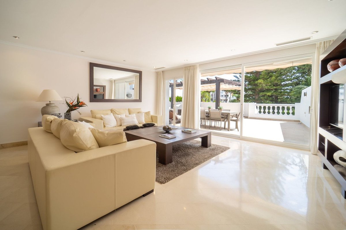3 Bed Middle Floor Apartment in Elviria