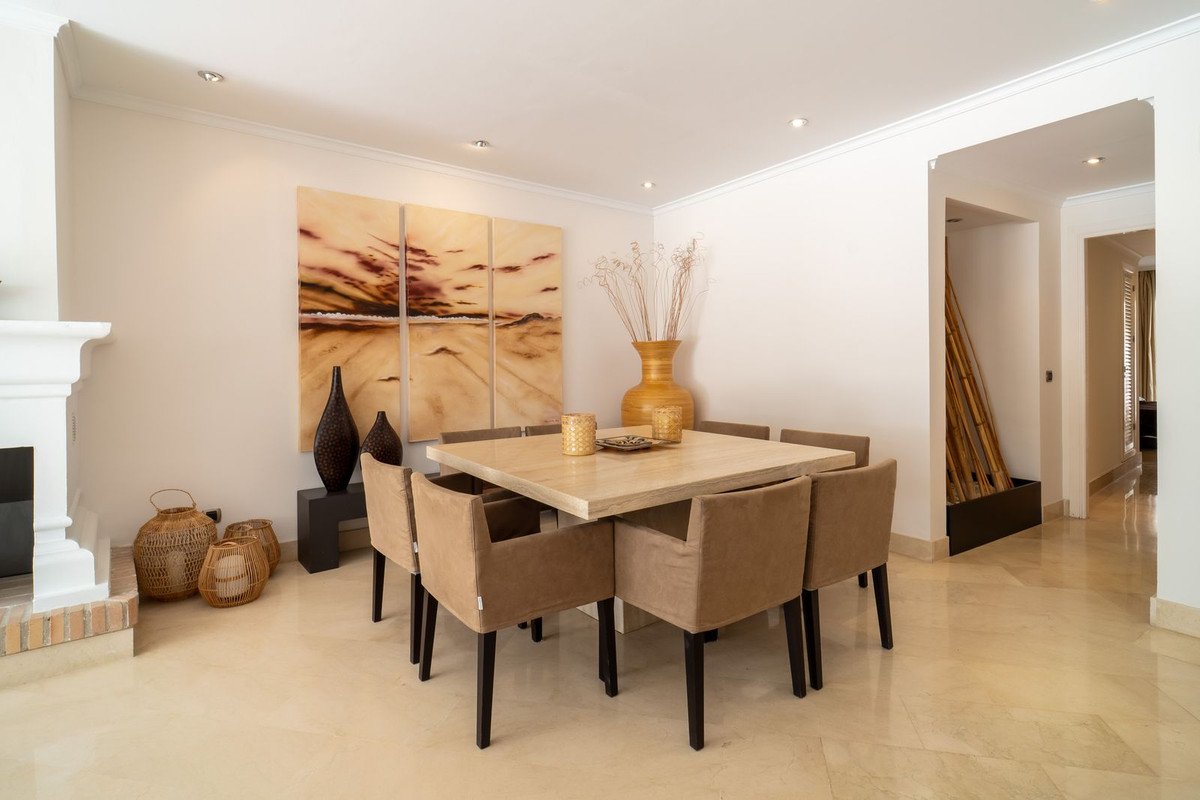 3 Bed Middle Floor Apartment in Elviria