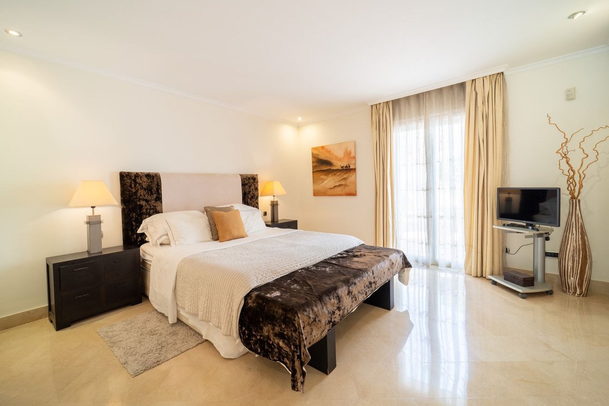 3 Bed Middle Floor Apartment in Elviria