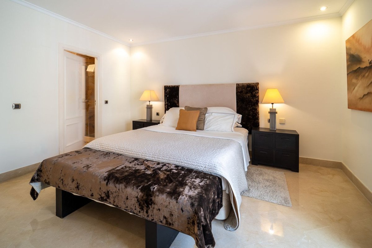 3 Bed Middle Floor Apartment in Elviria