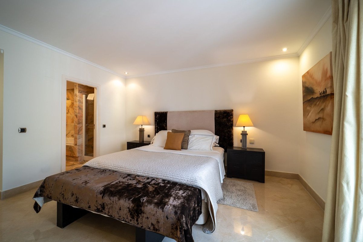 3 Bed Middle Floor Apartment in Elviria