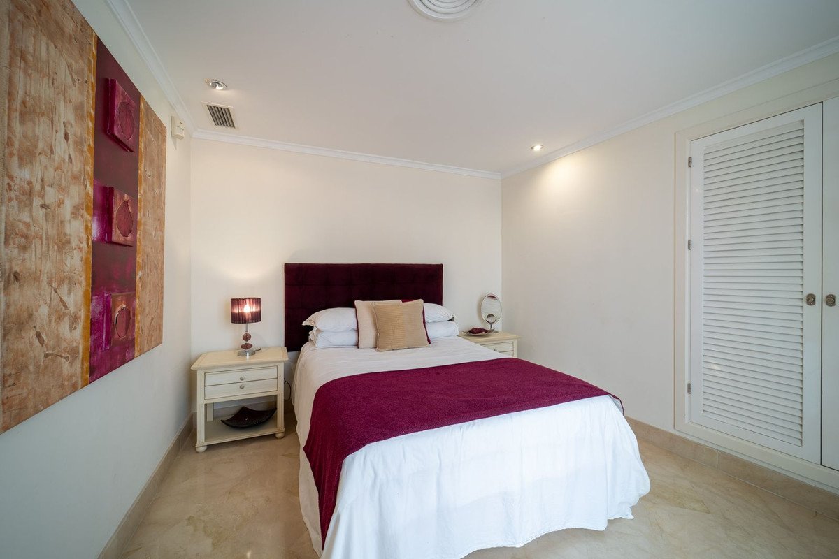 3 Bed Middle Floor Apartment in Elviria
