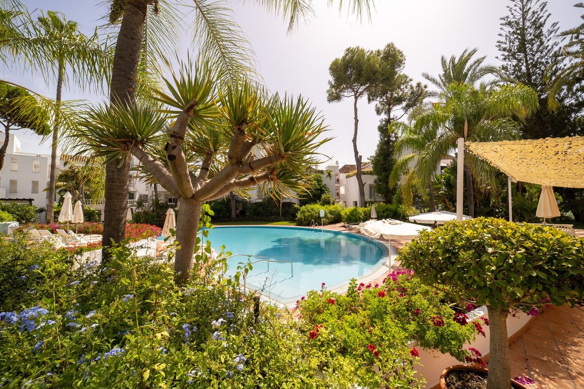 3 Bed Middle Floor Apartment in Elviria