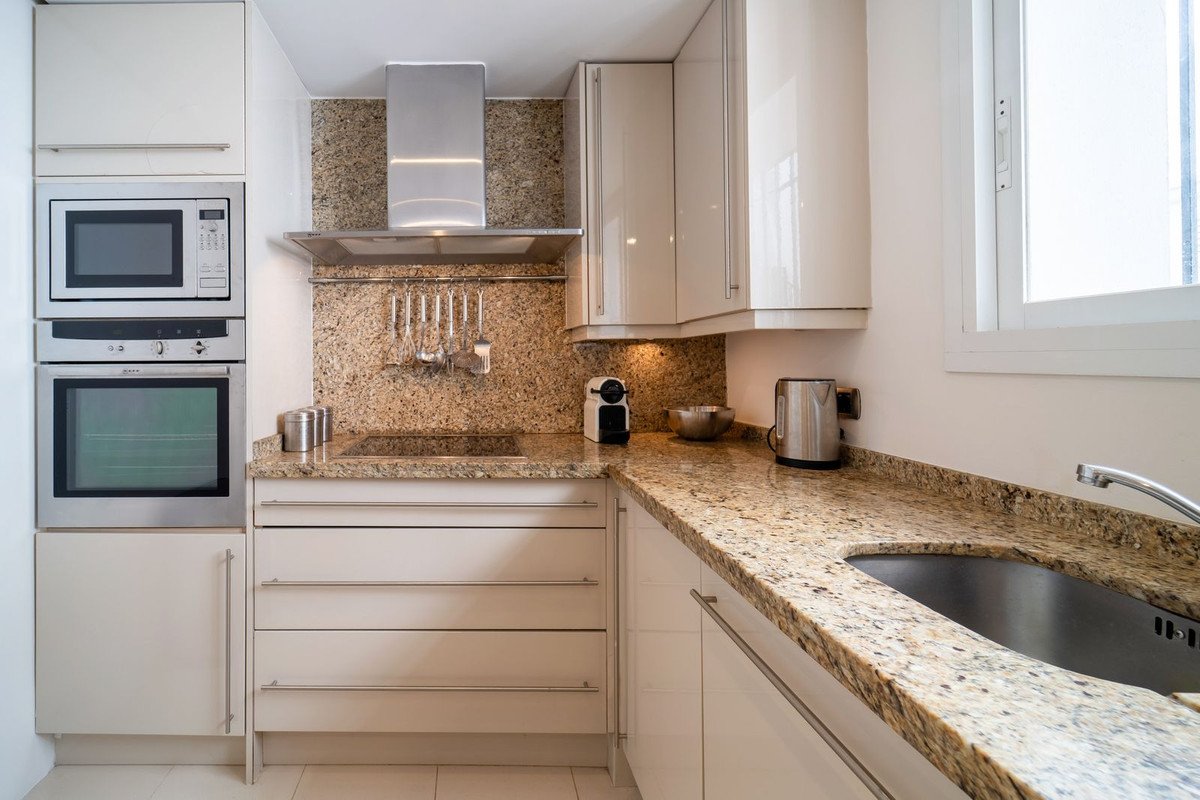 3 Bed Middle Floor Apartment in Elviria