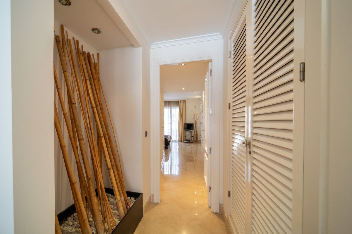3 Bed Middle Floor Apartment in Elviria