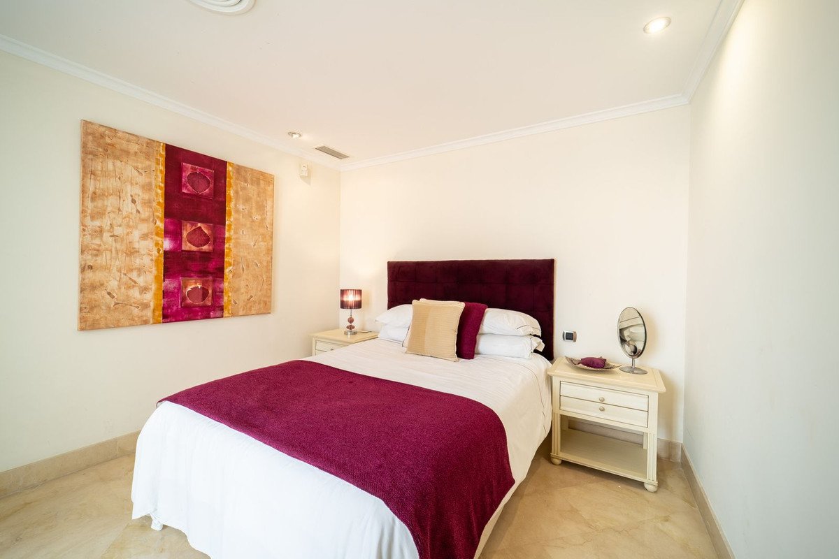 3 Bed Middle Floor Apartment in Elviria