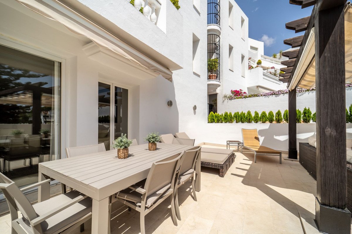 3 Bed Middle Floor Apartment in Elviria