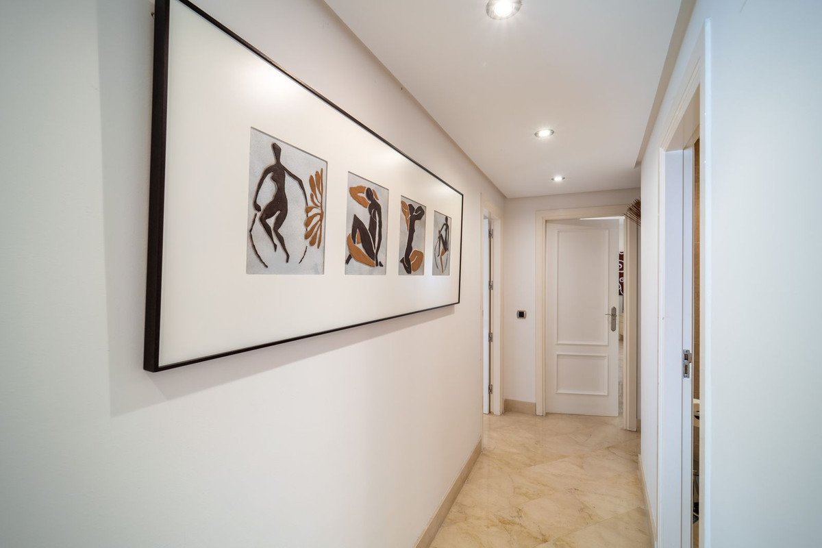 3 Bed Middle Floor Apartment in Elviria