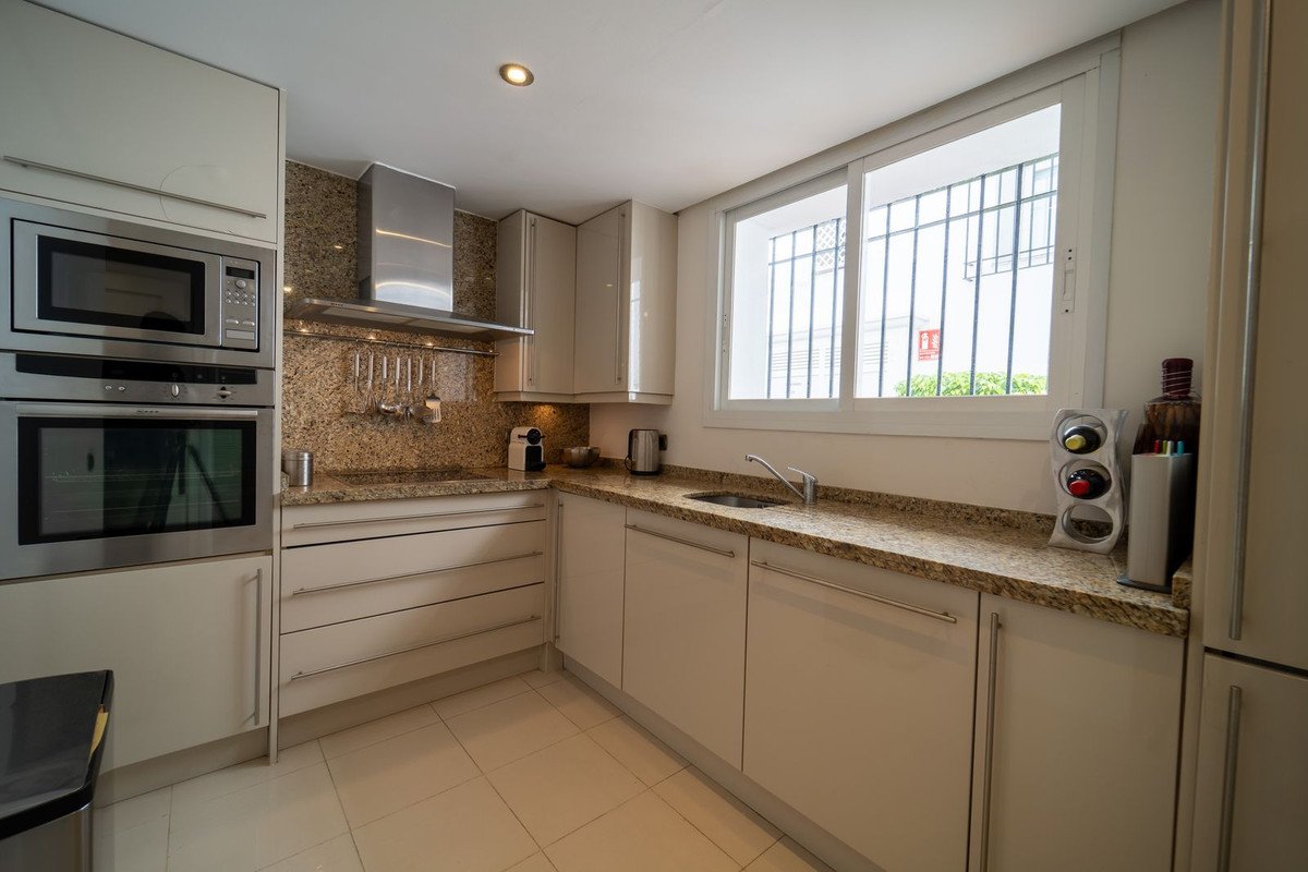 3 Bed Middle Floor Apartment in Elviria
