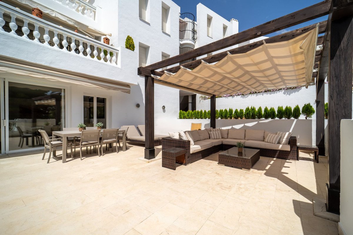 3 Bed Middle Floor Apartment in Elviria
