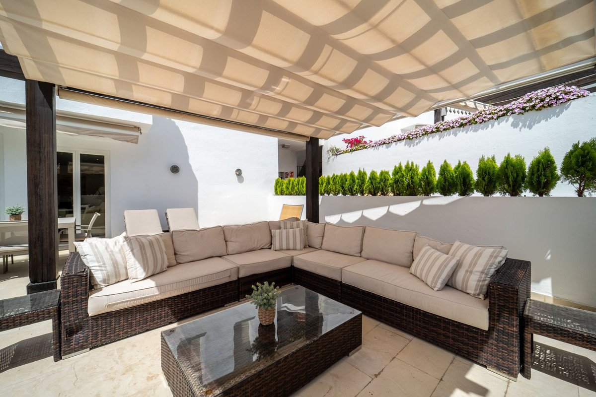 3 Bed Middle Floor Apartment in Elviria