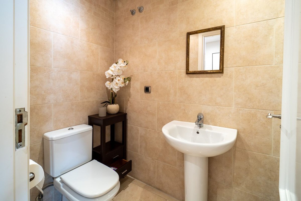 3 Bed Middle Floor Apartment in Elviria