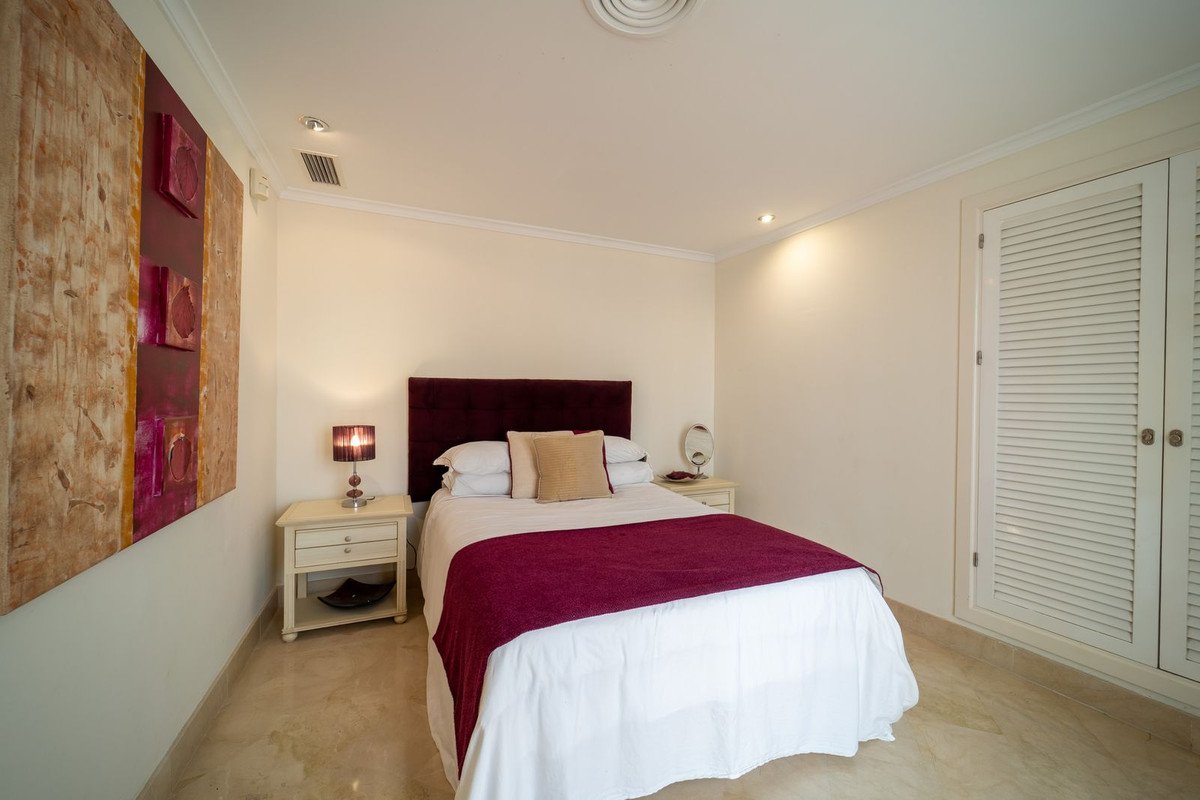 3 Bed Middle Floor Apartment in Elviria