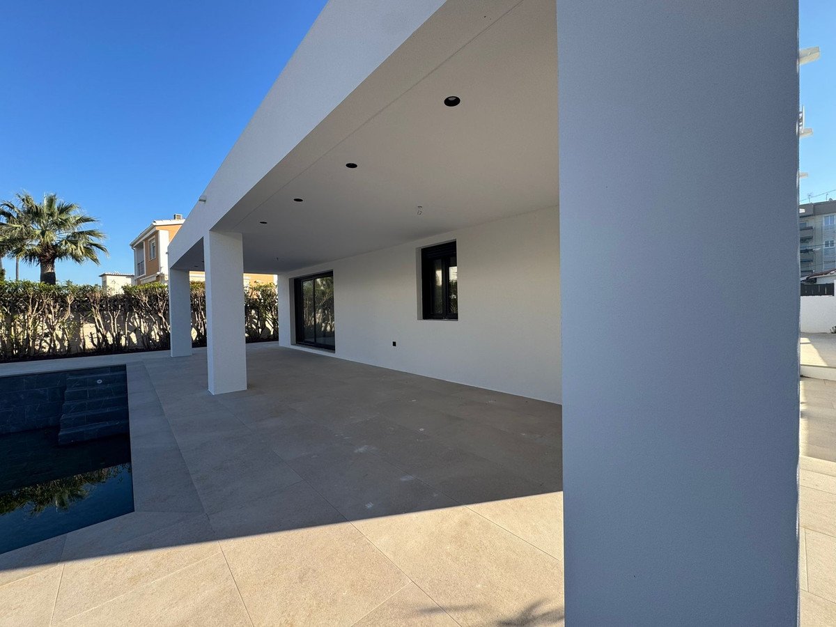 3 Bed Detached Villa in Denia