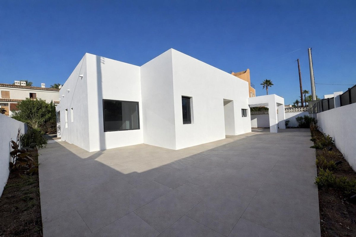 3 Bed Detached Villa in Denia