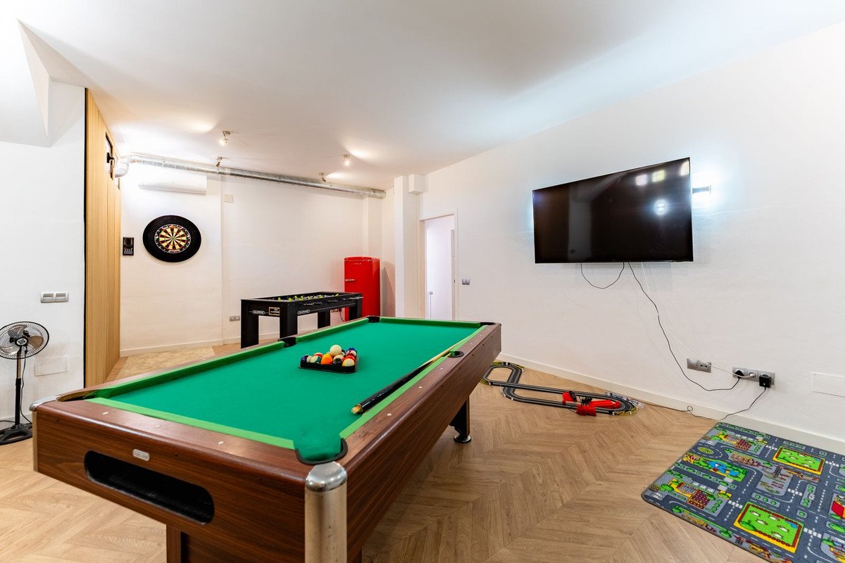 6 Bed Semi-Detached House in Valle Romano
