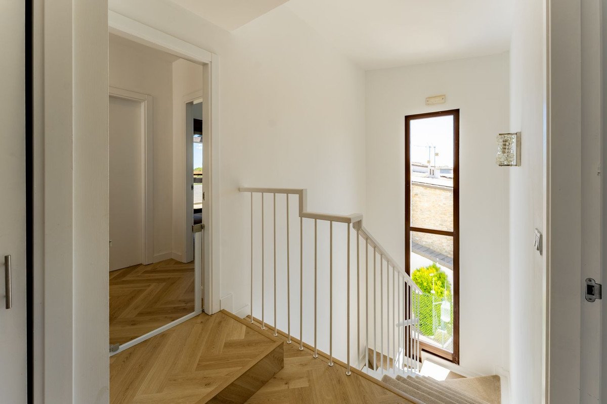 6 Bed Semi-Detached House in Valle Romano