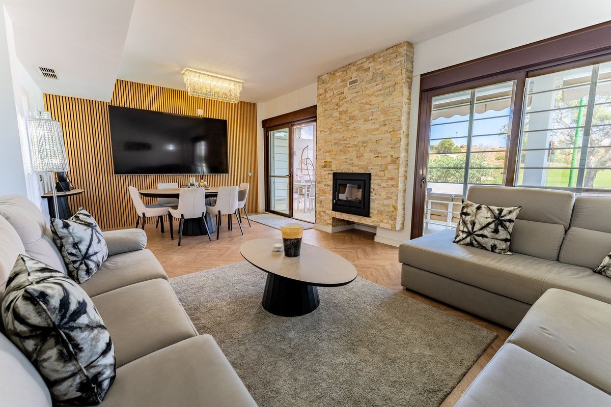 6 Bed Semi-Detached House in Valle Romano