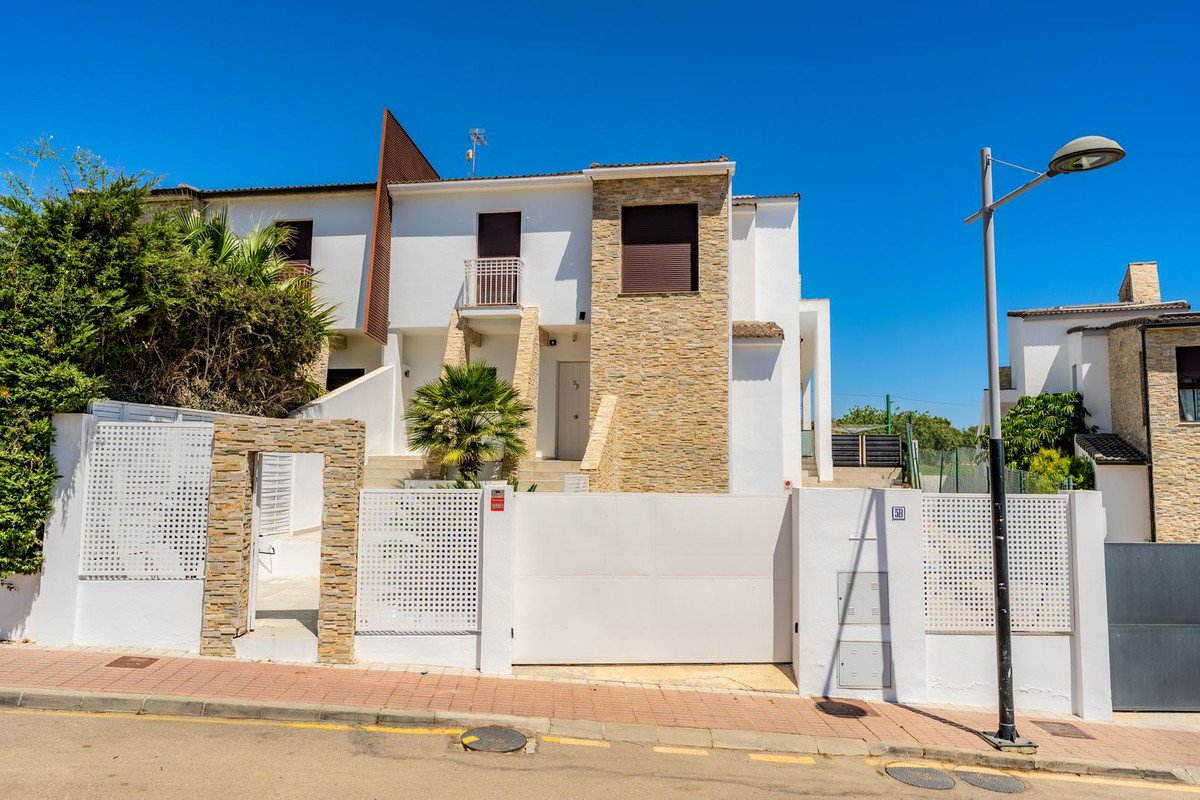 6 Bed Semi-Detached House in Valle Romano