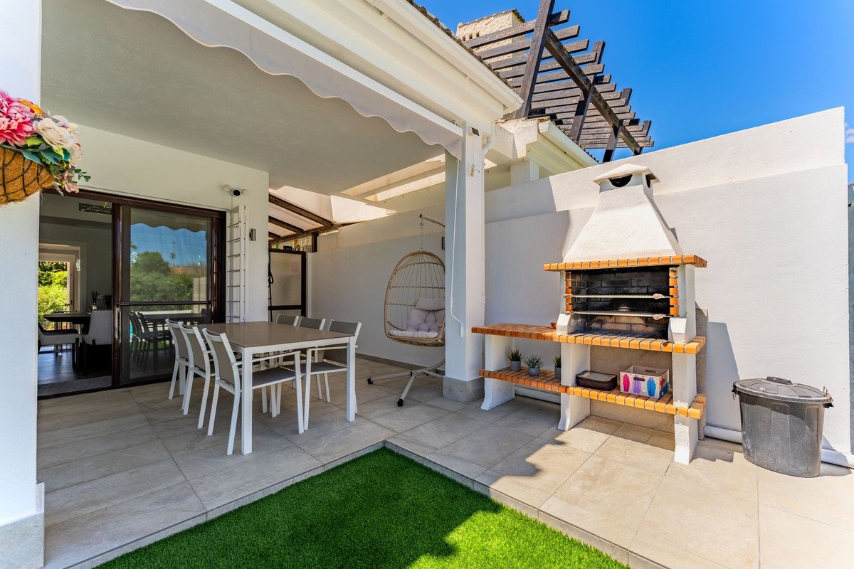 6 Bed Semi-Detached House in Valle Romano