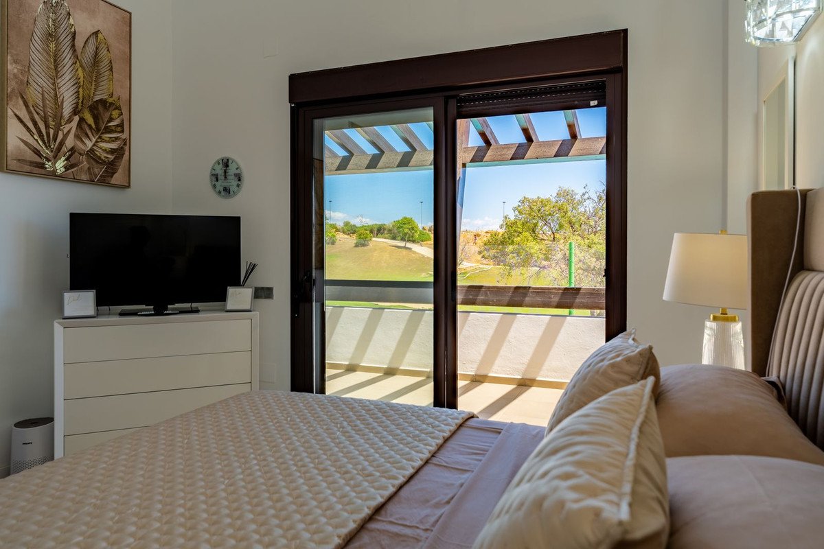 6 Bed Semi-Detached House in Valle Romano