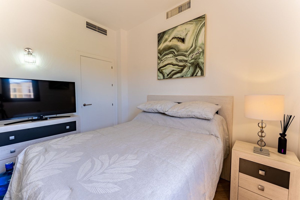 6 Bed Semi-Detached House in Valle Romano