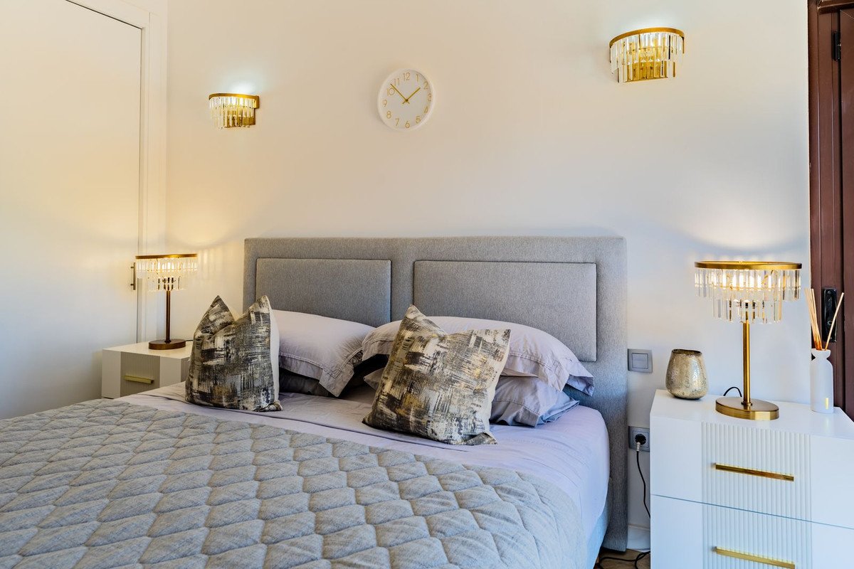 6 Bed Semi-Detached House in Valle Romano