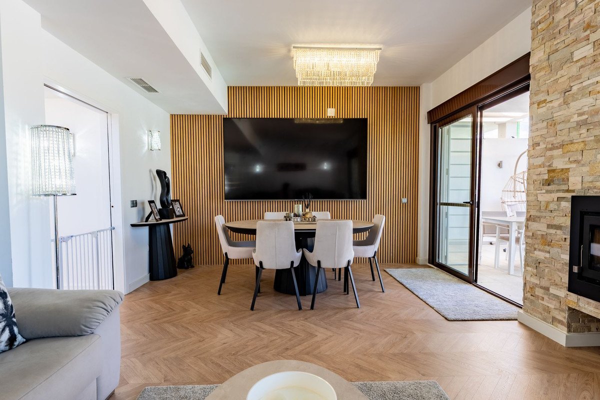 6 Bed Semi-Detached House in Valle Romano