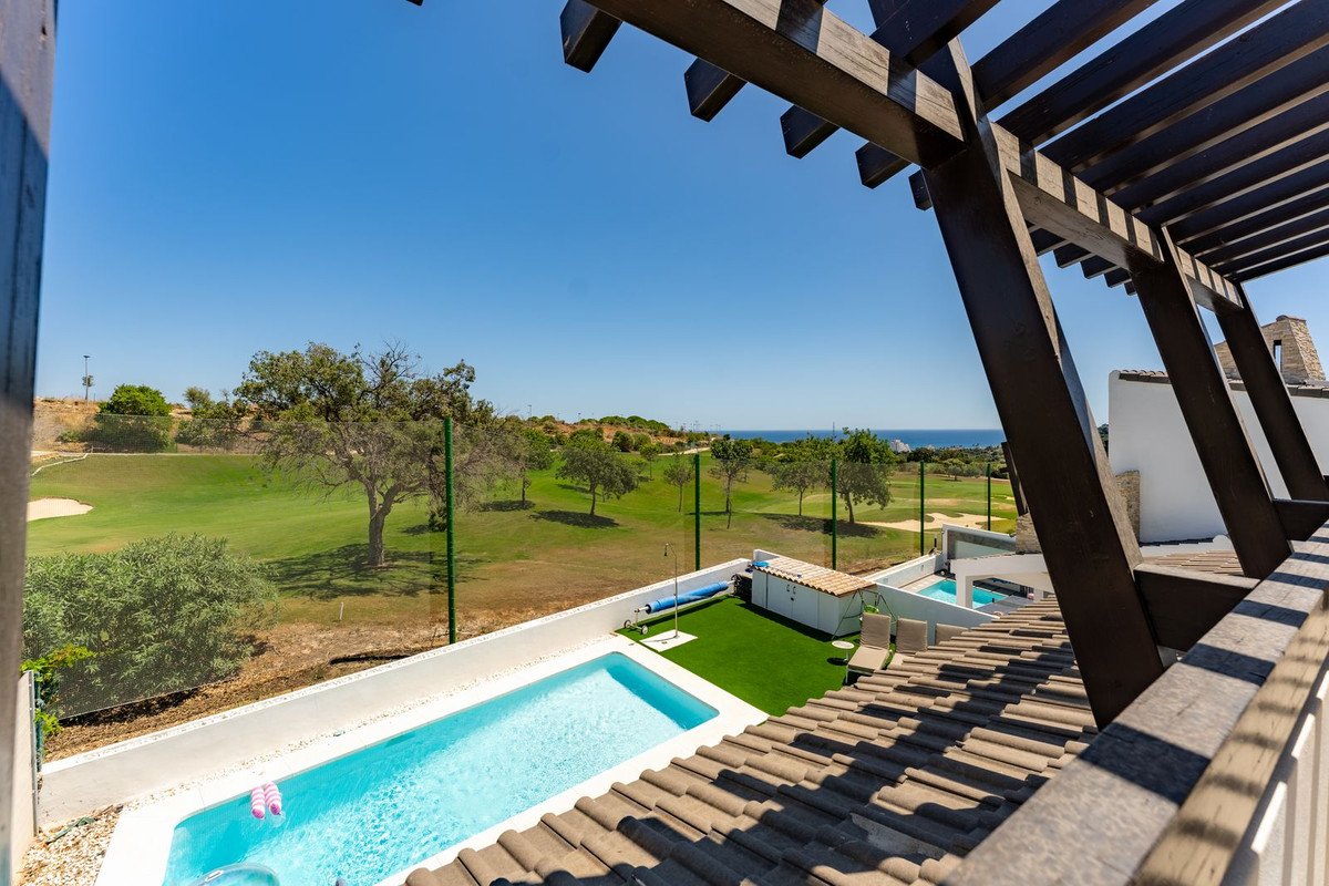 6 Bed Semi-Detached House in Valle Romano