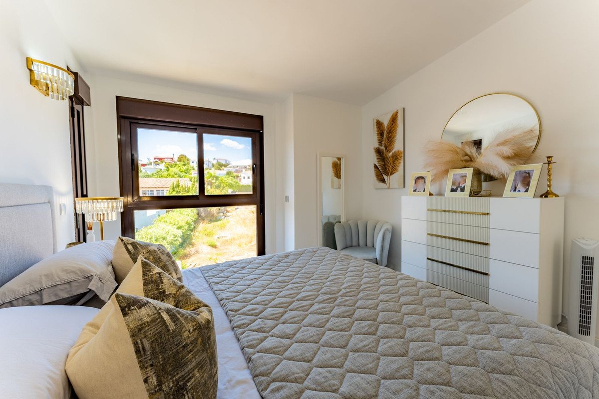 6 Bed Semi-Detached House in Valle Romano