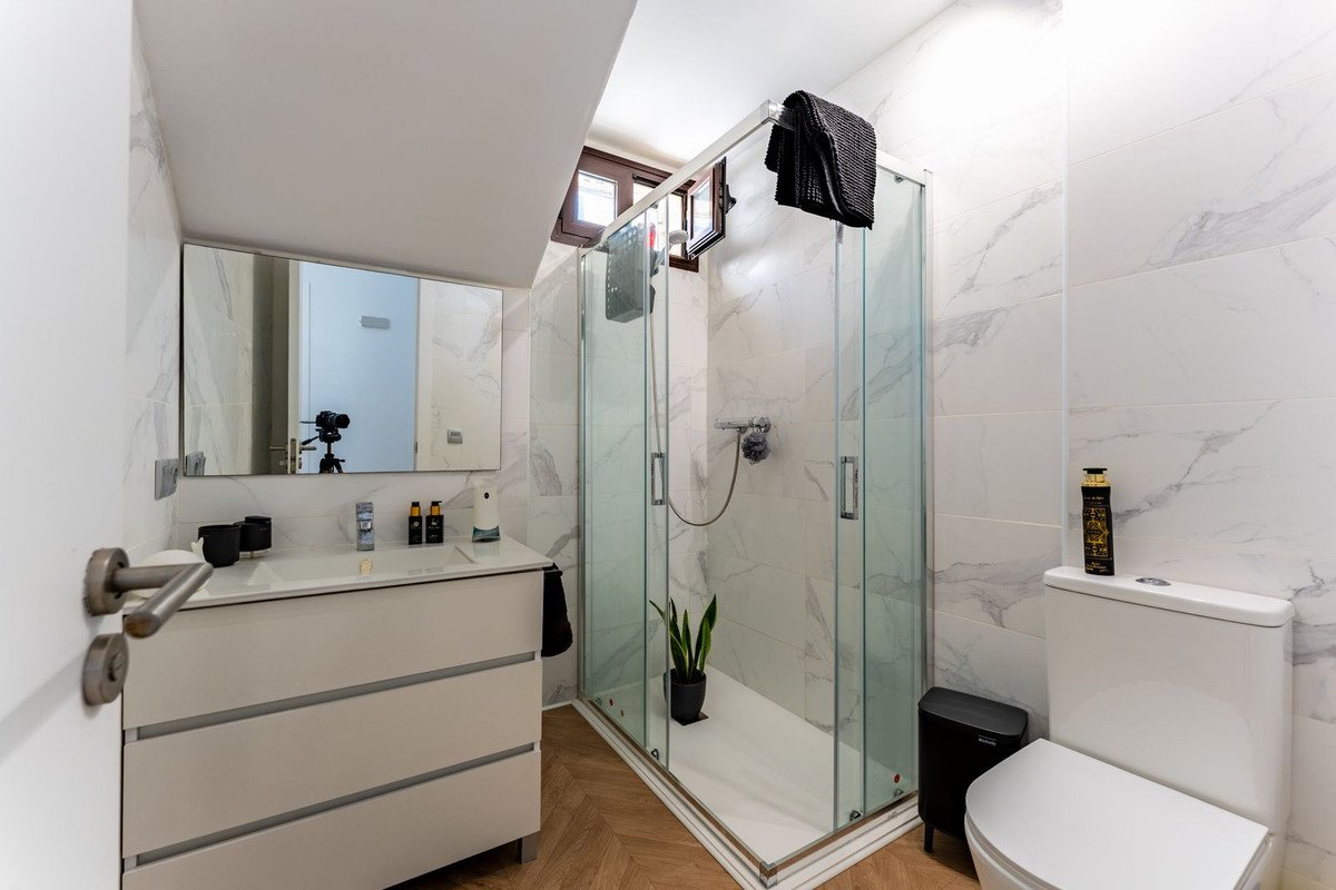 6 Bed Semi-Detached House in Valle Romano