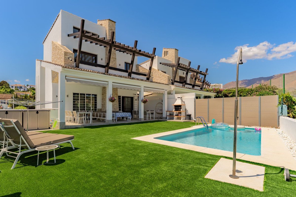 6 Bed Semi-Detached House in Valle Romano