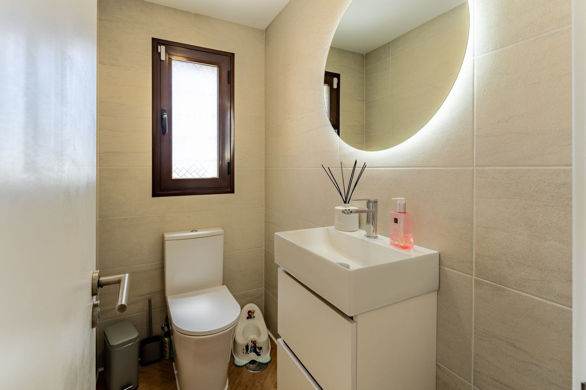 6 Bed Semi-Detached House in Valle Romano